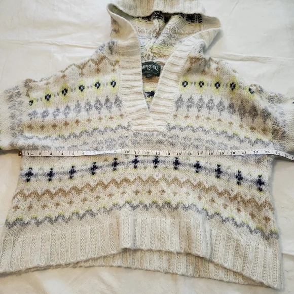 American Eagle Outfitters Women's V-Neck Sweater with Multicolor Pattern - Picture 3 of 7